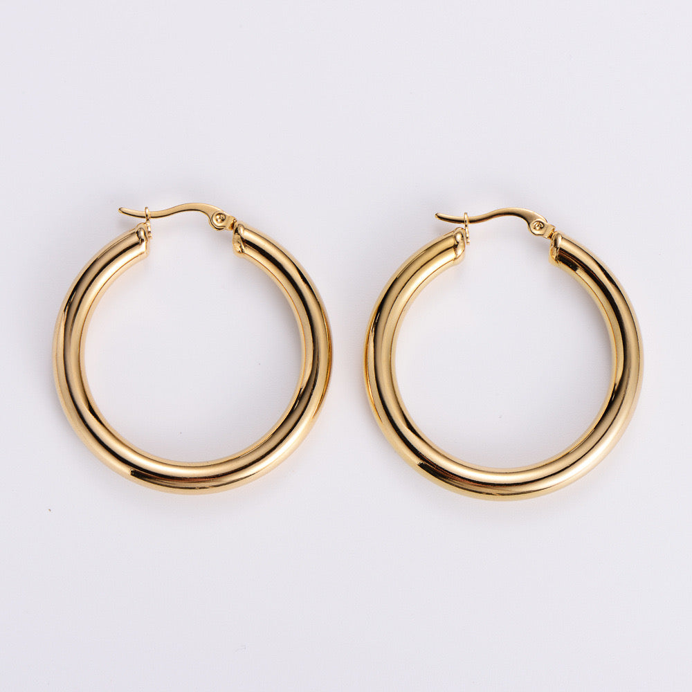 TIMELESS HOOP EARRING