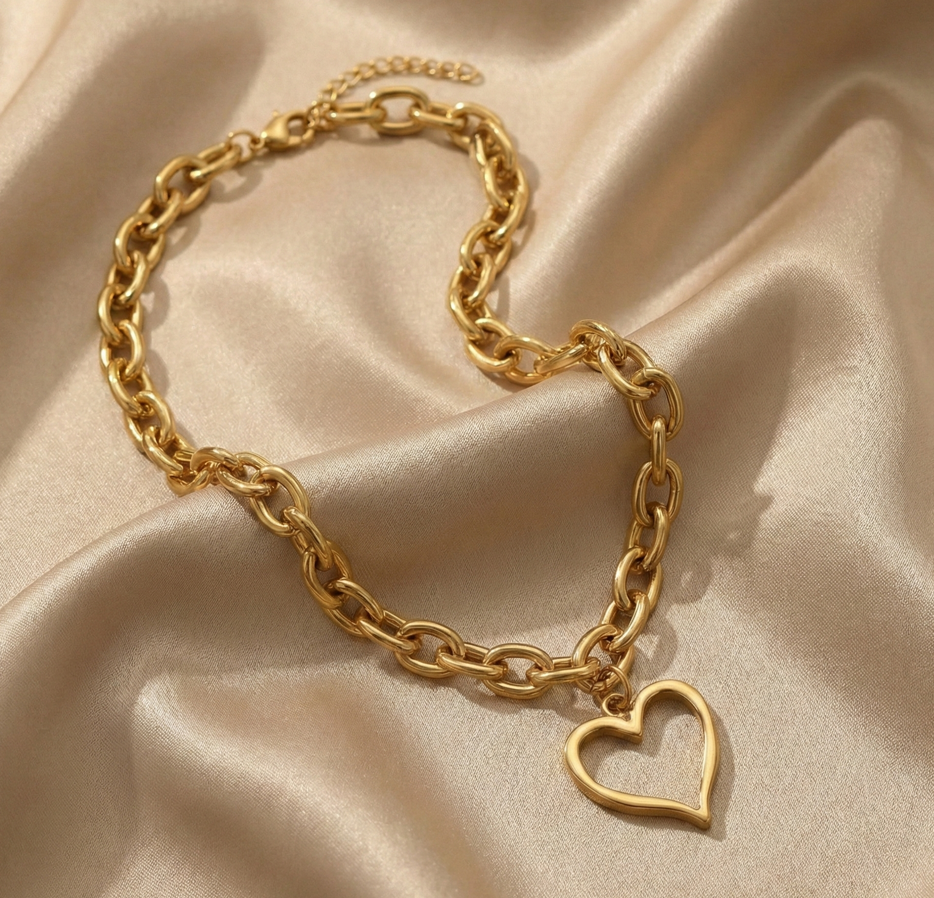 ELEGANT LOVE NECKLACE