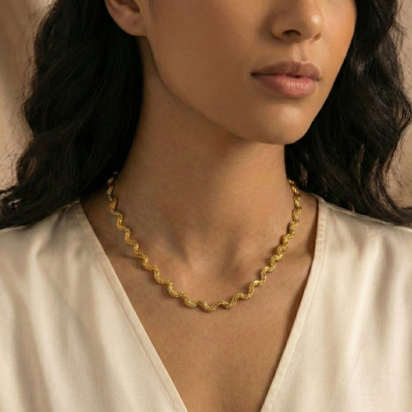 TWISTY ELEGANCE NECKLACE