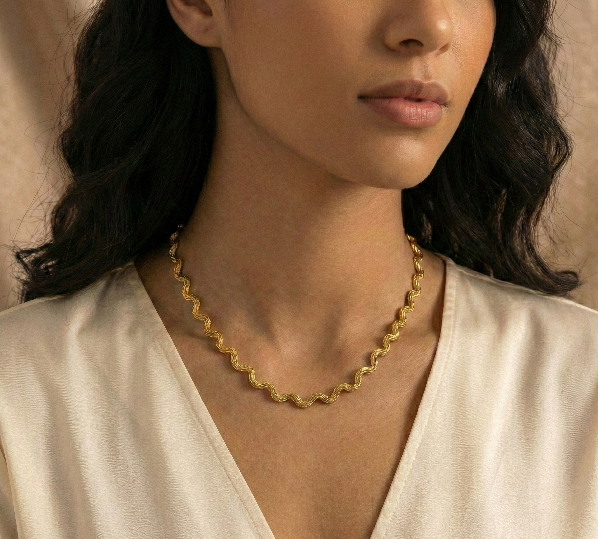 TWISTY ELEGANCE NECKLACE