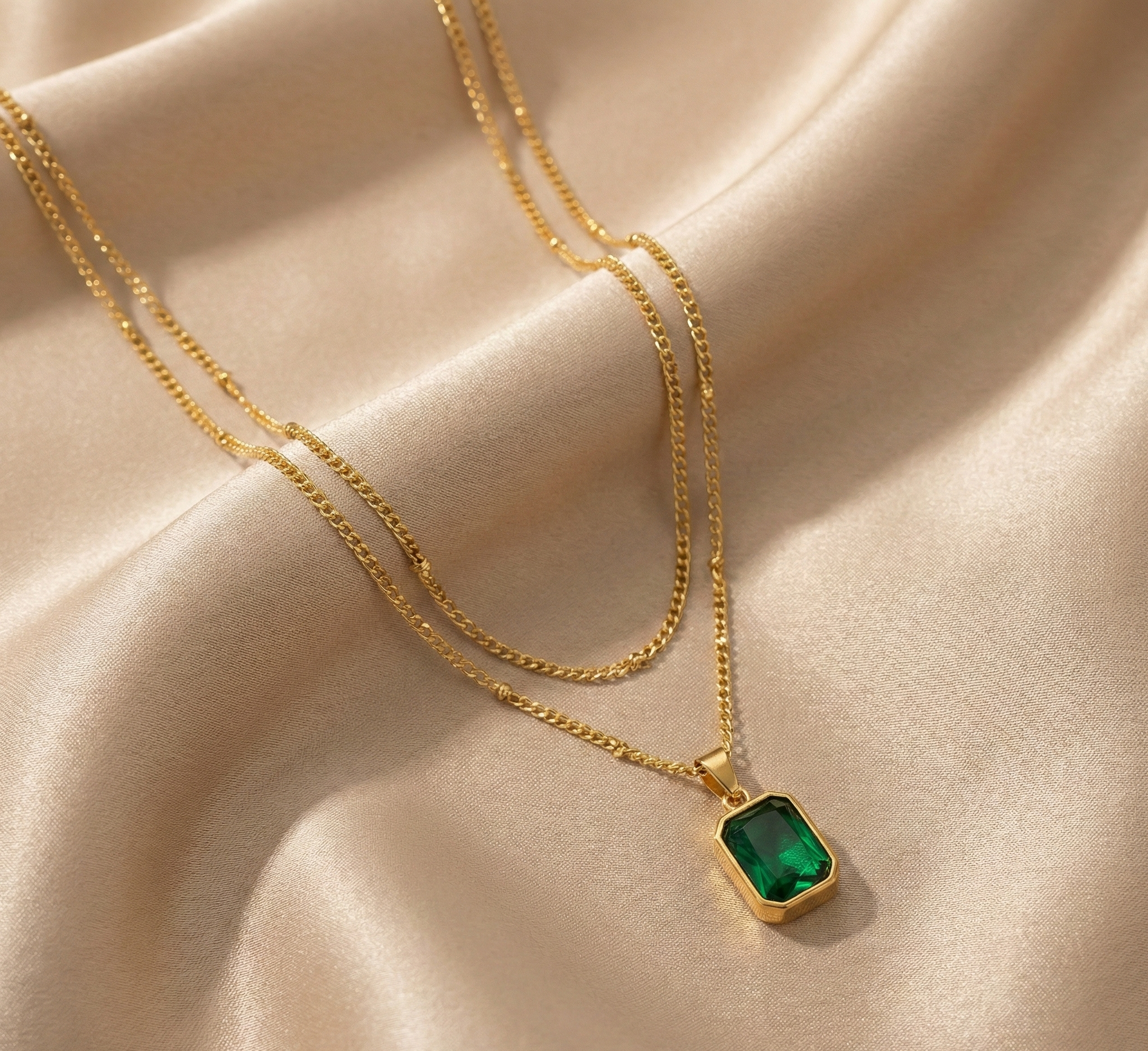 EMERALD DOUBLE LAYERED NECKLACE