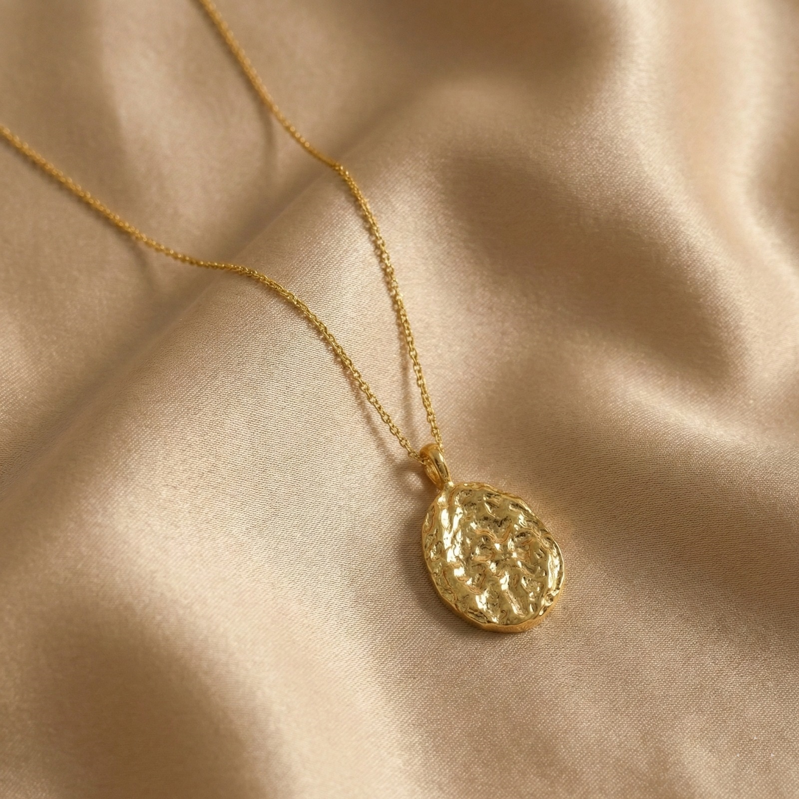 ABSTRACT ENGRAVED ELEGANT NECKLACE