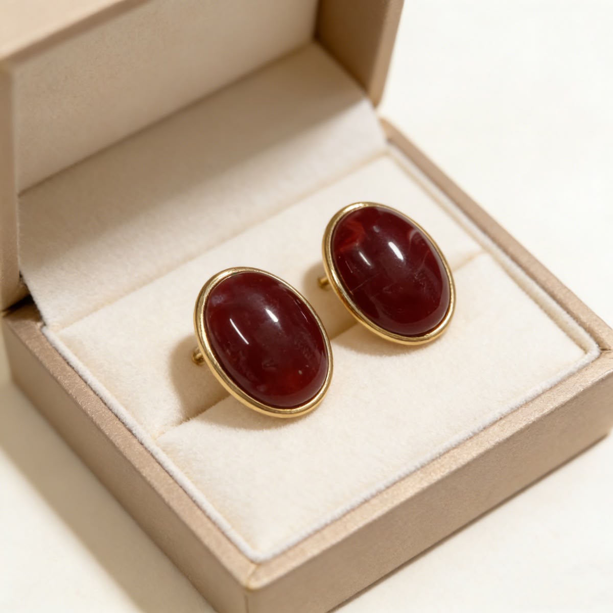 BROWN PEARL-LIKE EARRING